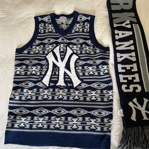 Yankees V-Neck Sweater Vest - Navy and White